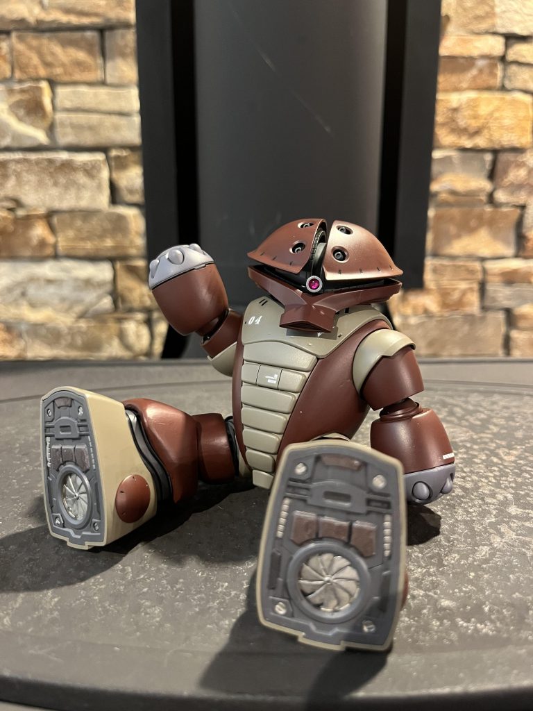 アッガイなのでかわいくポージングです！やっぱりアッガイはかわいいですよね(ˆ꜆ .  ̫ . )