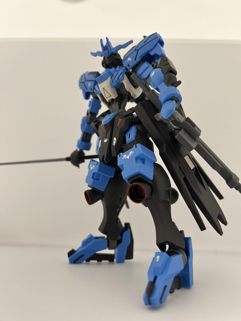 下からのアングルもかっこええ