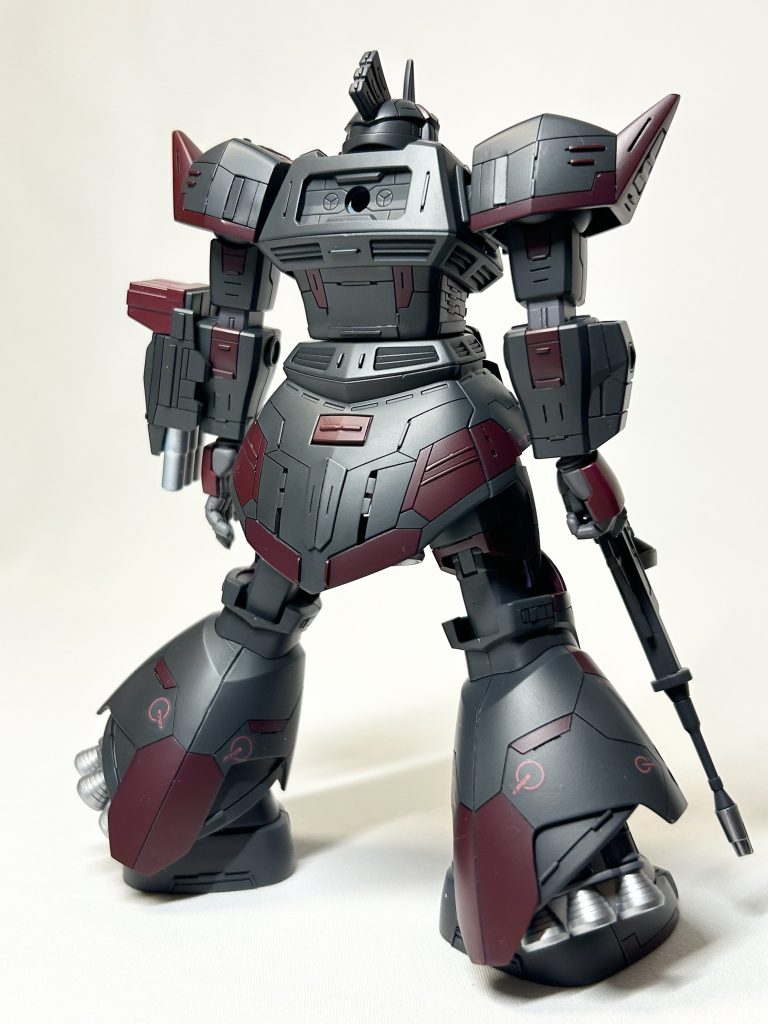 腹部の延長。胸部も、正面のダクトをパネルで埋め、アンダーバストも若干上げています。腰部は、形状やスカート部分を変更、換装しています。股間幅も大分幅増しをし、ドッシリと立てるようにしました。