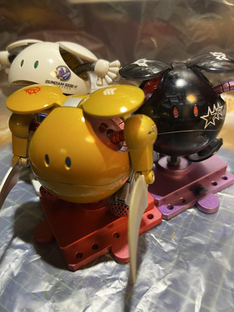 右後ろは黒い三連星ハロ