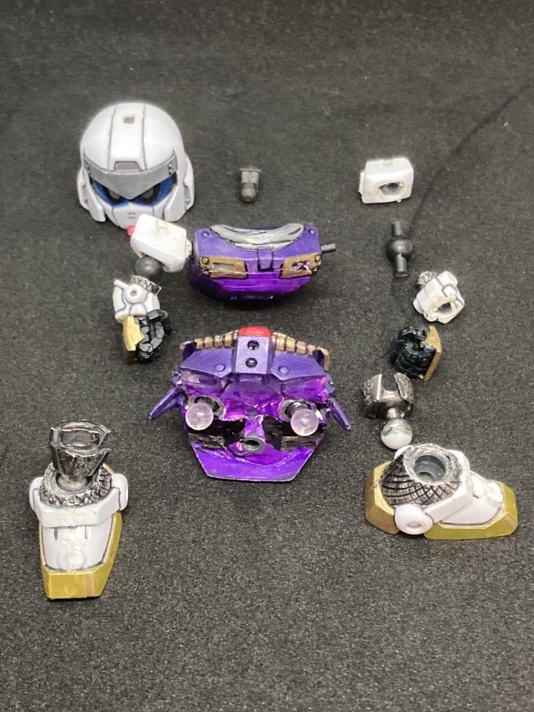 各関節をボールジョイントに変更。スネパーツに公孫瓚イージーエイトの肩鎧を貼り付け鎖かたびらを再現。