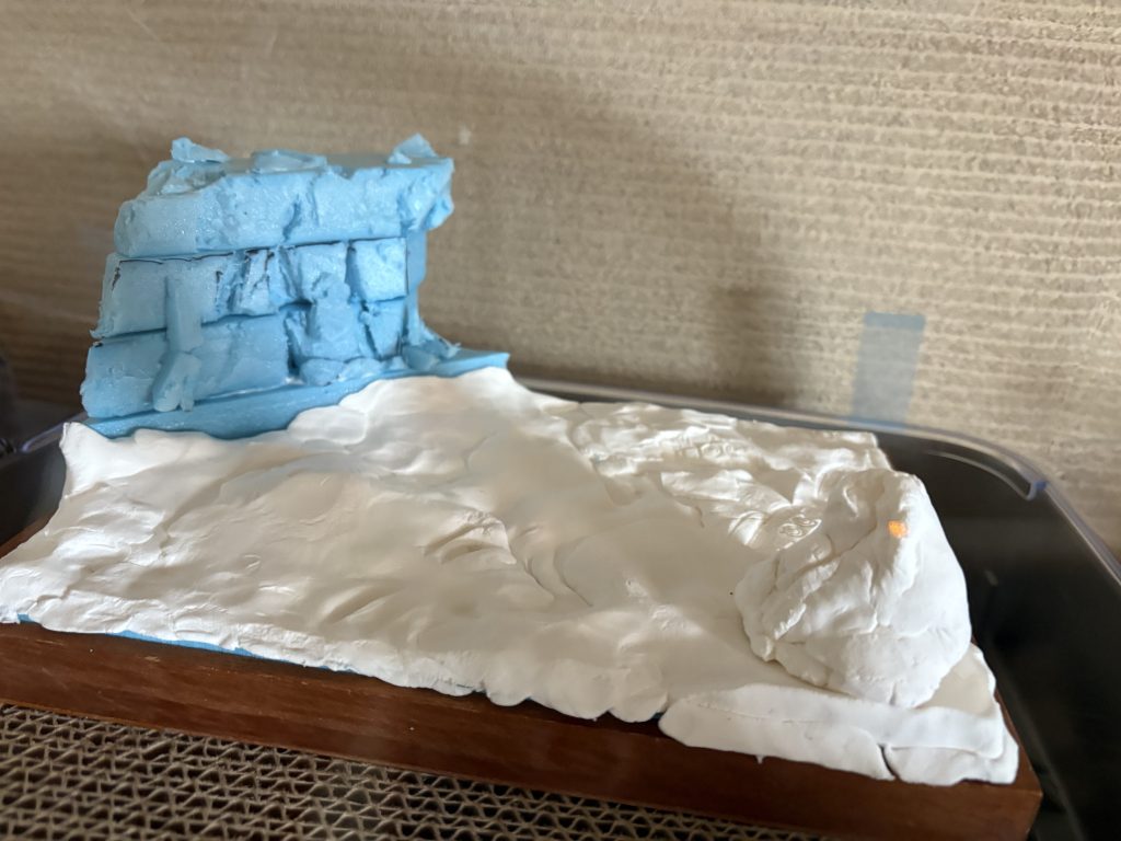 塗装前の段階です。まさか600円でこんなにジオラマらしくなるとは思わず、先駆者たち(主に爆竹塗装の方)は参考にしてみるもんだと感じました。