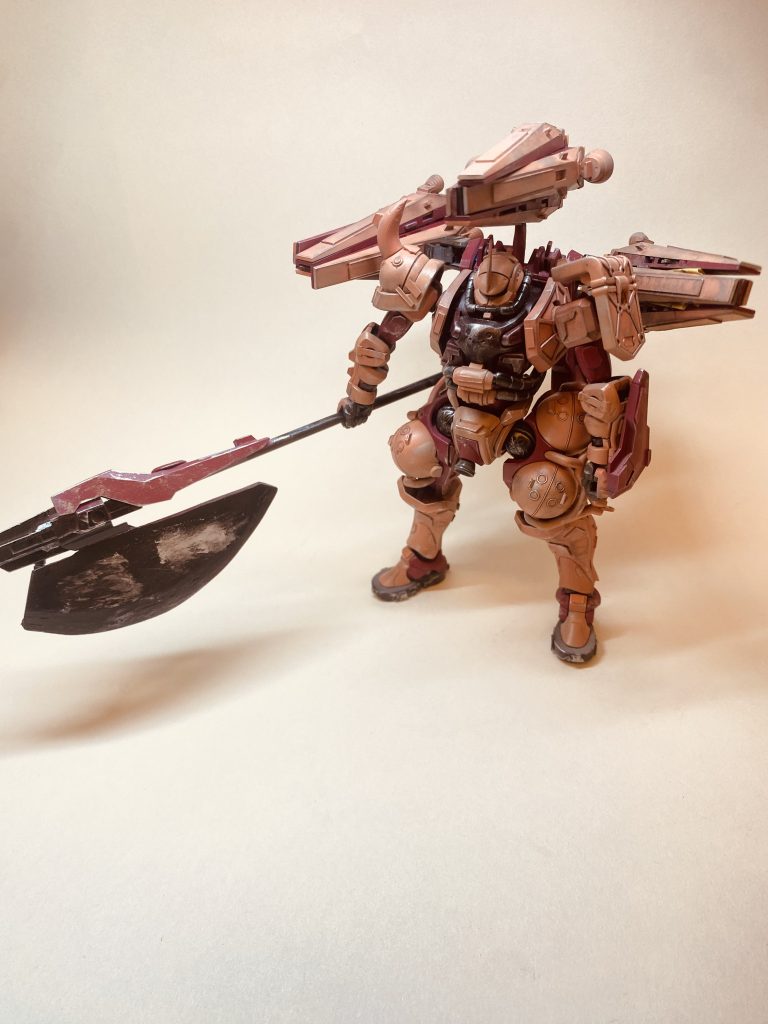 した改造は武器の追加と本体のディティールアップです。塗装はグレーのサフ1000番を吹いた後、シャアレッドとシャアピンクを吹いてます。