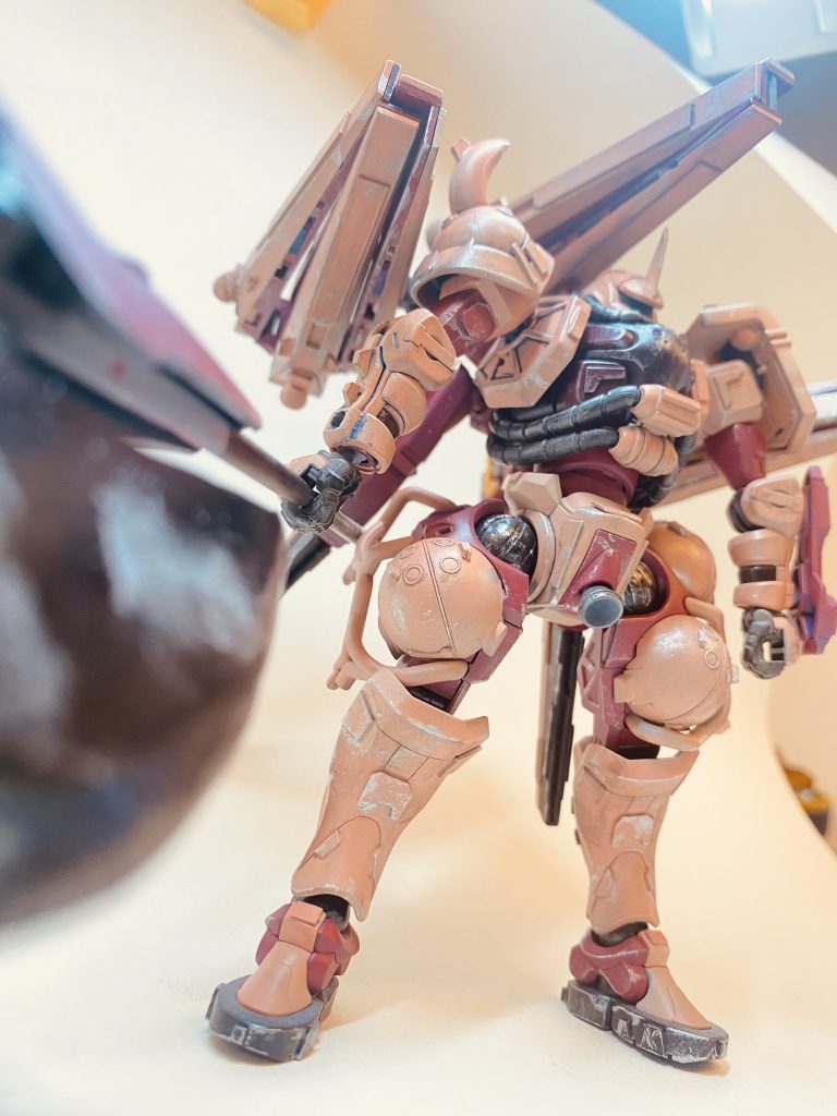 ヒートホークは自作です。初めて武器を作りました！まぁまぁ満足しています。刃の部分はプラ板を積層して削ってます。これがいちばん大変でした。