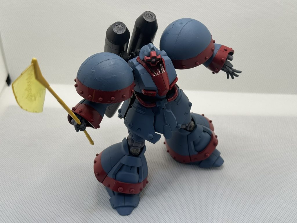 手のパーツはビルドハンズのＬサイズを使用。いちおうロケットバズーカ風にバックパックは可動します。ドライセンは武装が貧弱なのでバウのライフルを持たせました。でも戦闘スタイルは格闘戦？？