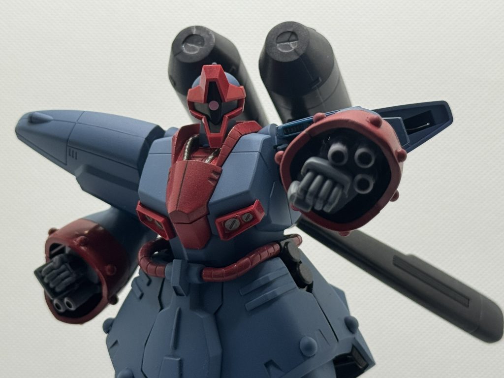 頭と肩を差し替えれば、ドライセンにもどりますｗドムの頭に合わせて首を延長したので、ちょっと位置が上なのかも…💦