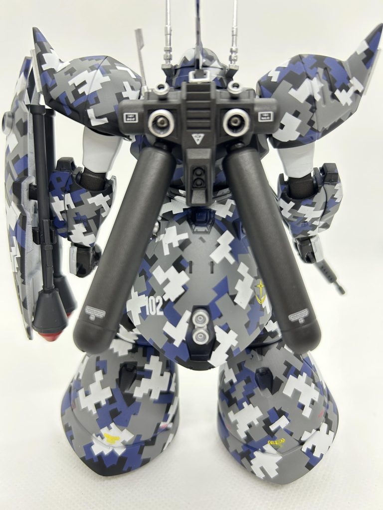 任務の特性、あと宇宙空間での連邦軍と共同作戦を意識して、武装とシールドはジムから拝借しております。