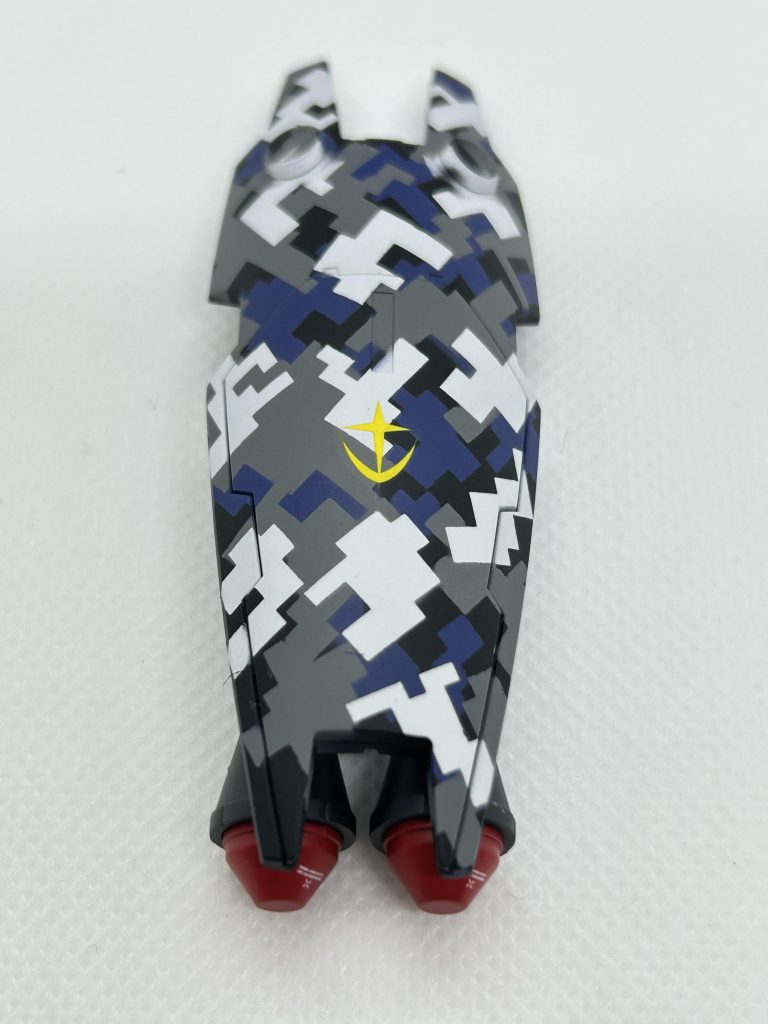 シールドは少しいじって、ギラドーガのシールドのようにパンツァーファウストを懸架できるようにしてます。