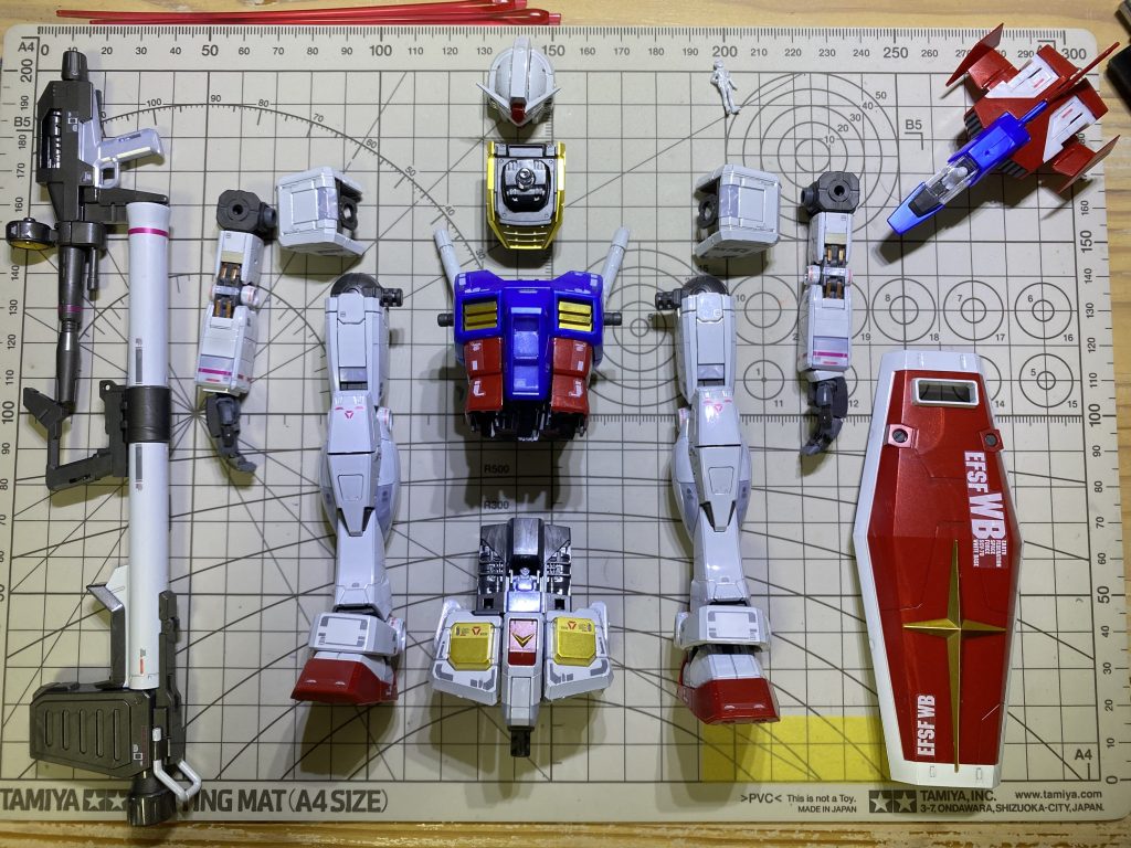 デカールを貼り終えて。