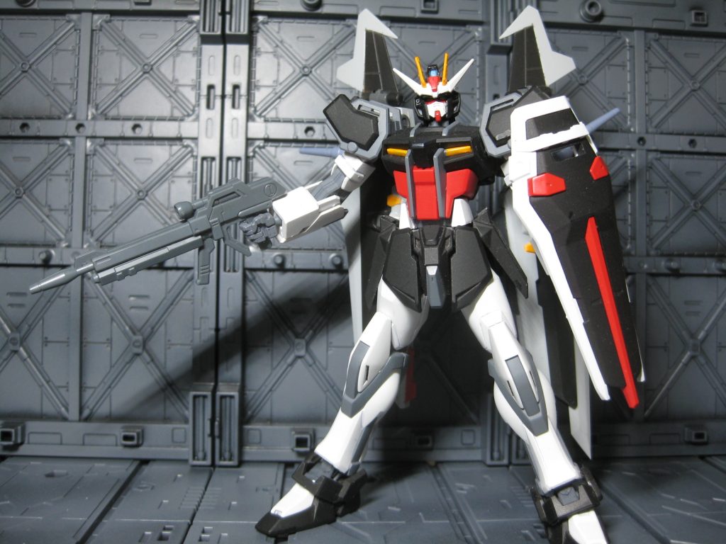 PS装甲がストライクノワールガンダムに準じたカラーリングになったと設定しています。