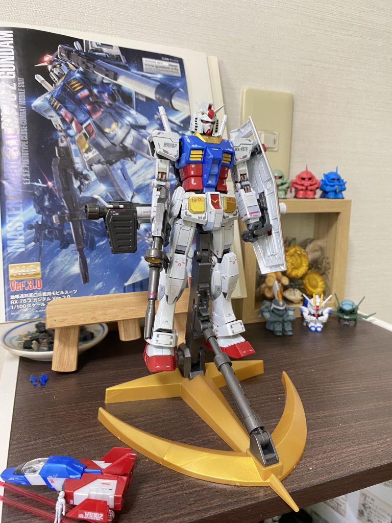 ガンダムベースで交換した連邦マークのスタンドとともに。