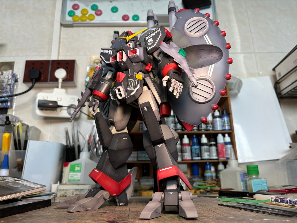 巨大なボリュームでありながら、パーツ分割が十分に考えられたキットで、成形色もよく再現されています。