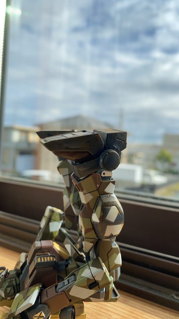 足裏乾燥中の陸ガンくん。ガンダムマーカーエアブラシとマスキングテープを駆使して作成しました。