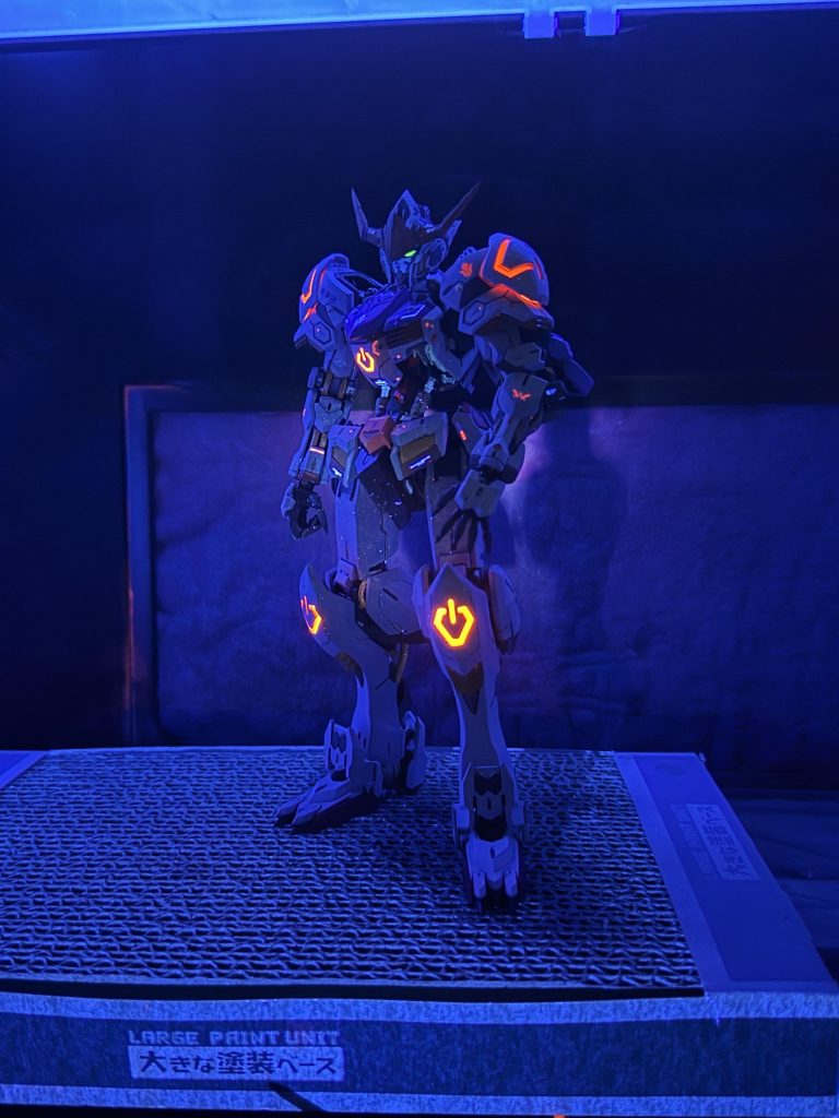 UVライトで発光表現