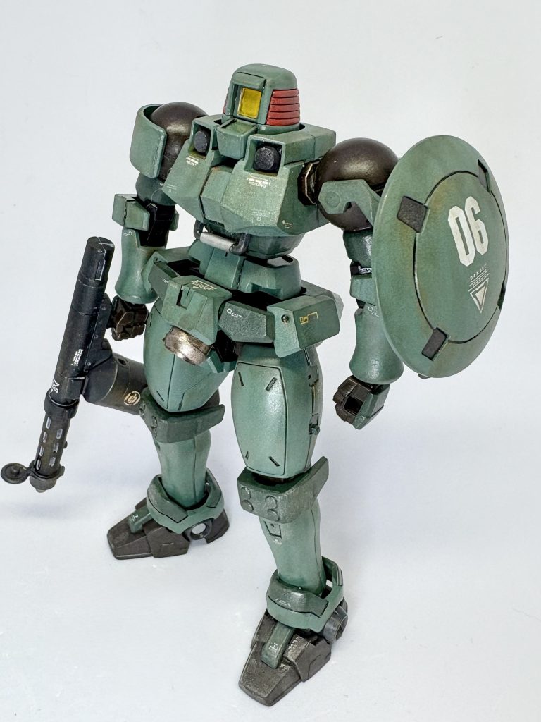 前面。合わせ目消しとモールド掘り直しくらいでスジボリは内腿くらい。