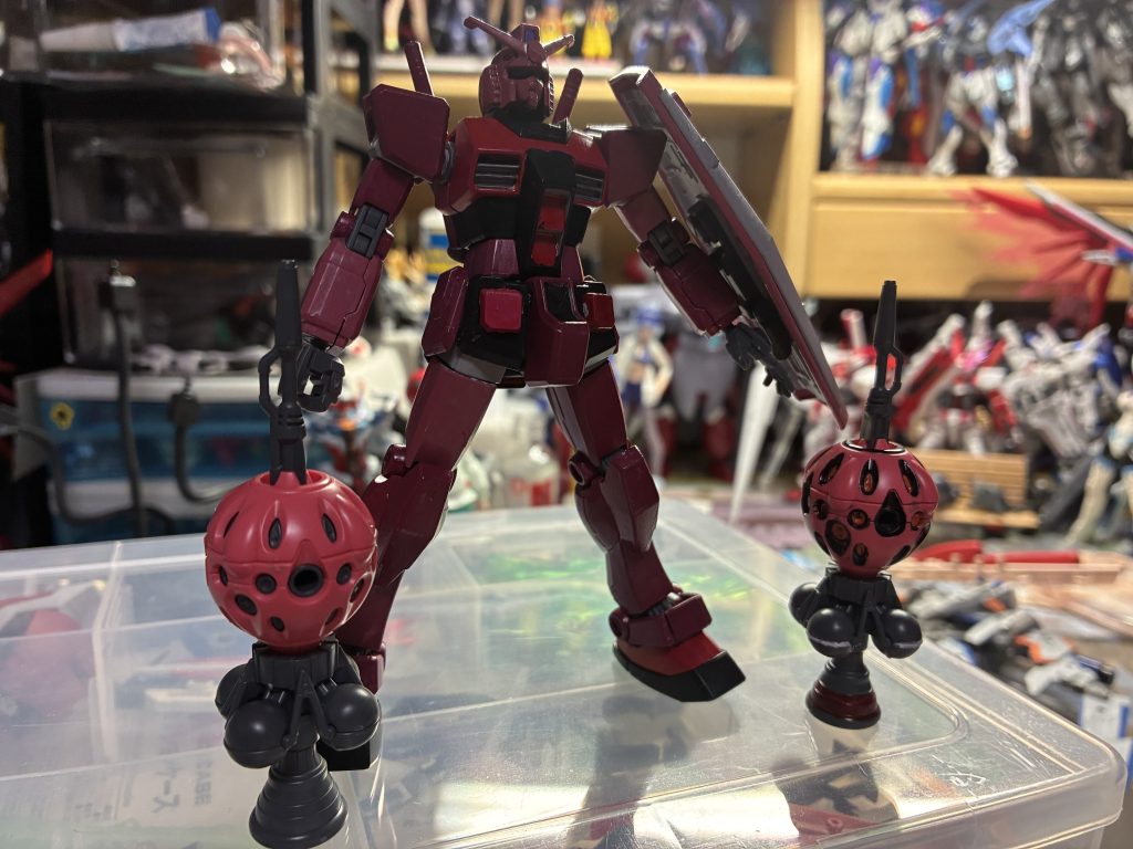作品名：赤いガンダム(偽)のその後<p>今日友人から赤いガンダム(本物)の方のビットを貰ったのでビットだけ本物の赤いガンダム(偽)になりました</p>
