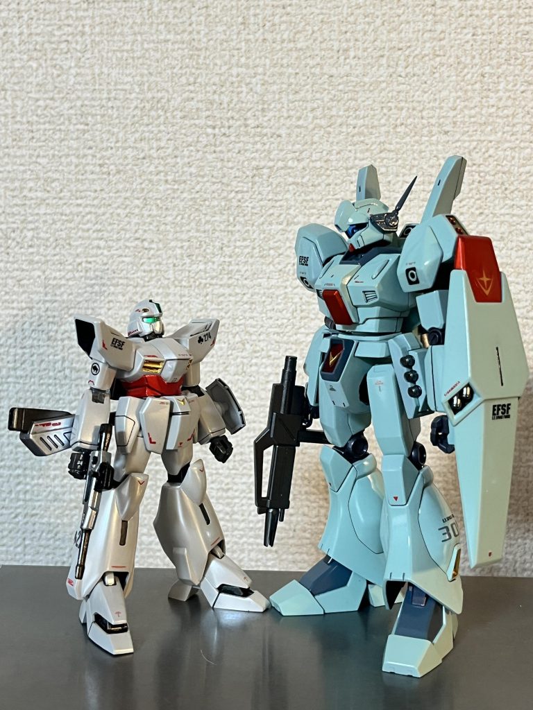 同じ1/144のジェガンと比べてこの背の低さ!さすが旧式小型高性能モビルスーツ!
