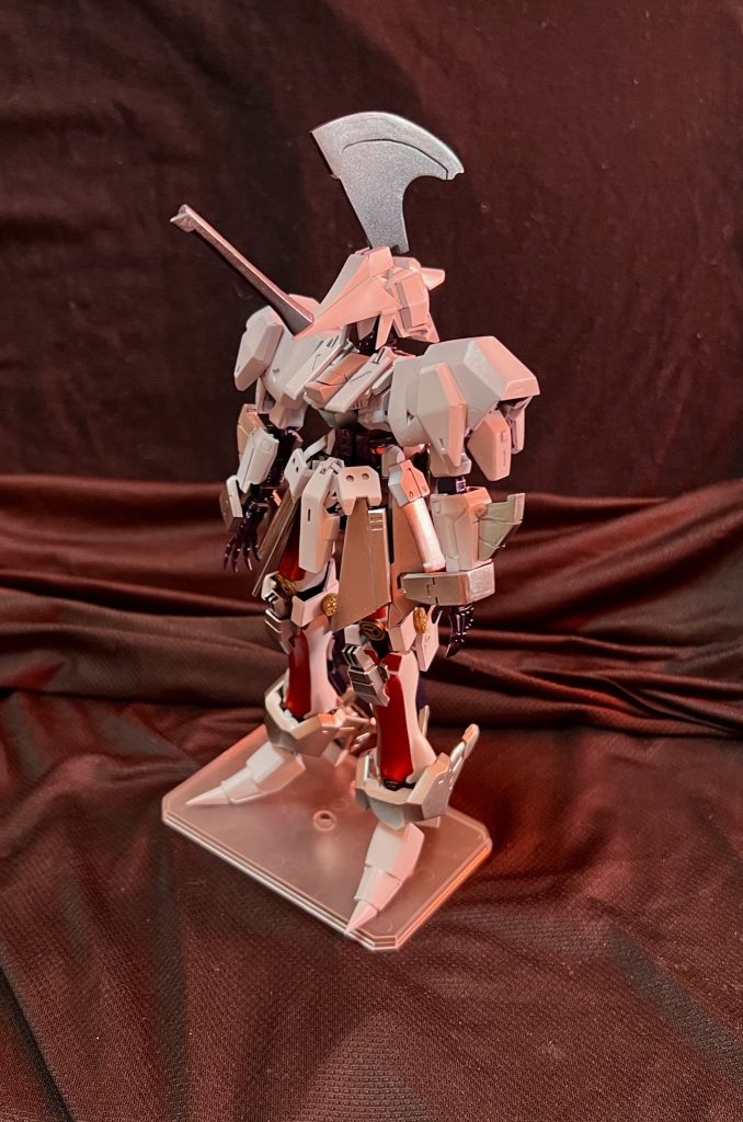 レッドミラージュのプラモはボークスやウェーブから出来の良い物が既に発売されていますが、ここは男の捻くれた意地でガンプラ部品で作ってやろうと一念発起しました😅