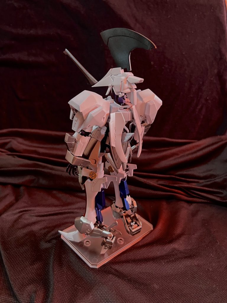 制作記録は調子に乗って沢山投稿したので、よろしければそちらもご覧ください🙇♂️塗装の白部分はエルガイムやキュベレイのイメージで光沢白で仕上げました(設定では半透明白が正解のようです)。頭の黒部分はクレオスのダイアモンドシルバー紫部分はアメジストパープルふくらはぎの青部分はサファイアブルー金属色はスーパークロームシルバー2です。それぞれ光沢黒の上から吹いています。
