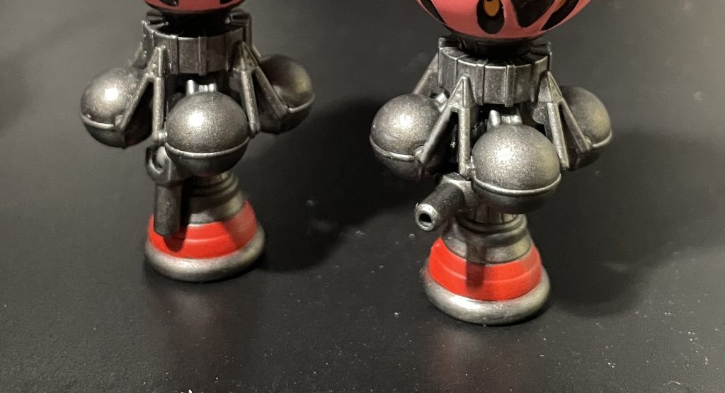 左が格納時、右が接続時