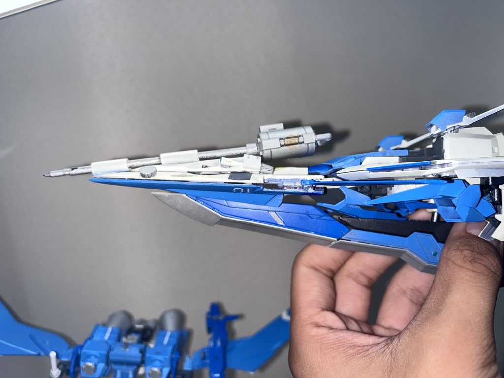 下部に配置されたレヴェナント・ソードと上部に設置されたパイルバンカーが目を引くデザインに。