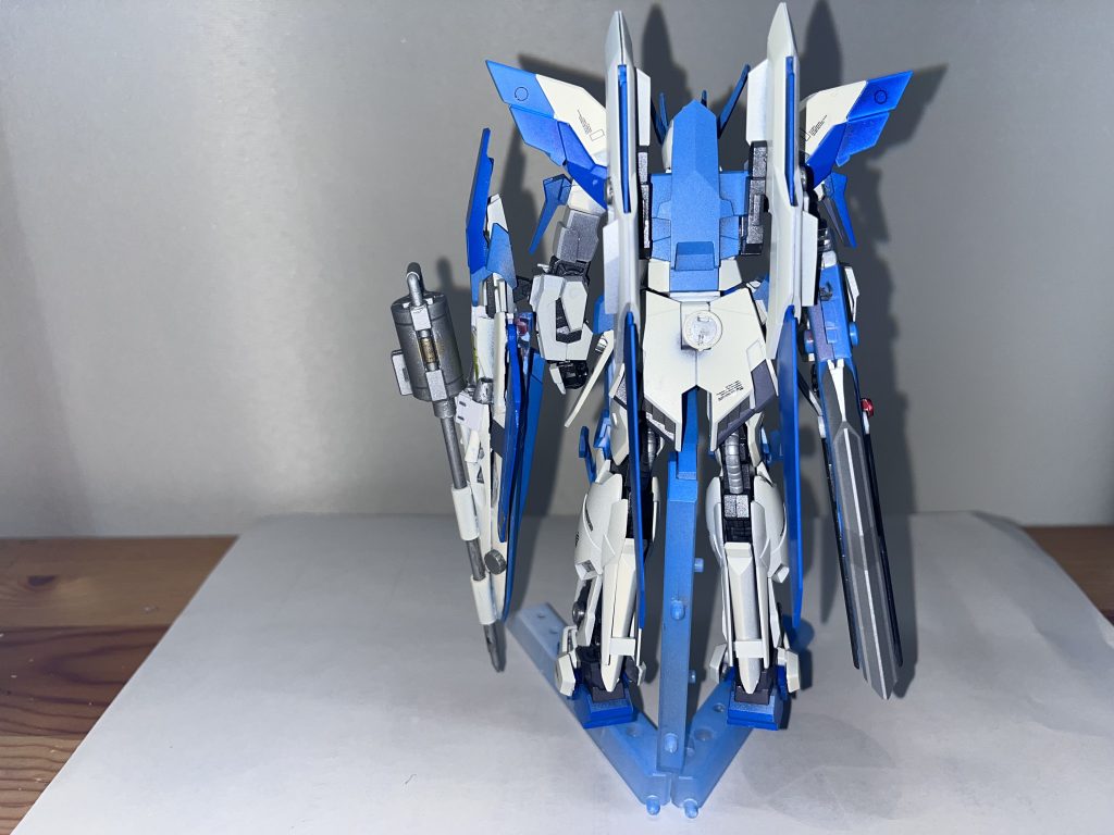 背面。背面はあまり改造してないので話すことがありません。強いて言うならプロポーション変更程度です。さっそく武装の紹介に移ります。