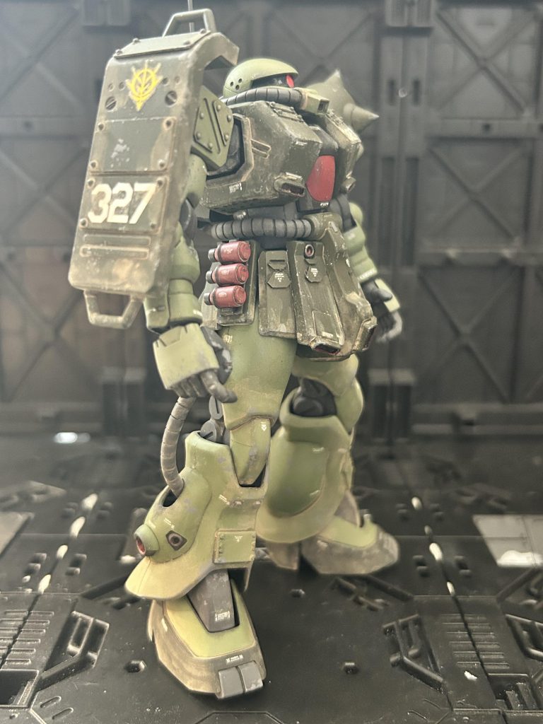 今回の設定は、エースパイロットの搭乗ではなく、あくまでも地上戦検証機というコンセプト。一般パイロットの搭乗機。なので、ノーマル機を崩さない様に改造してますー😁