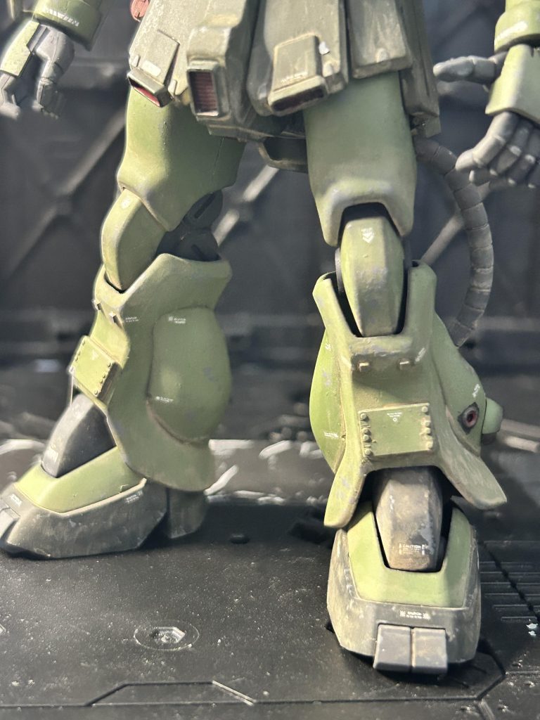 スネ周りを太くすると、ザクらしさが出ますねー😊