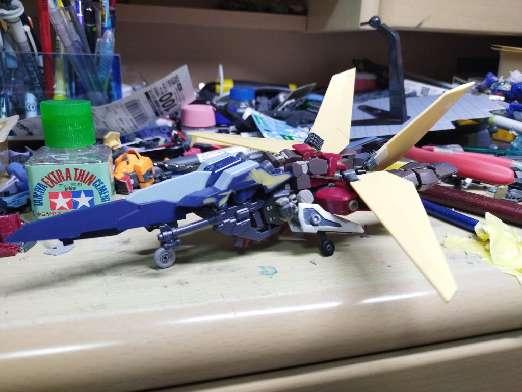 塗装前ライトニングバックウェポンシステムMarkⅡとメイレスレイキ改を使用しています