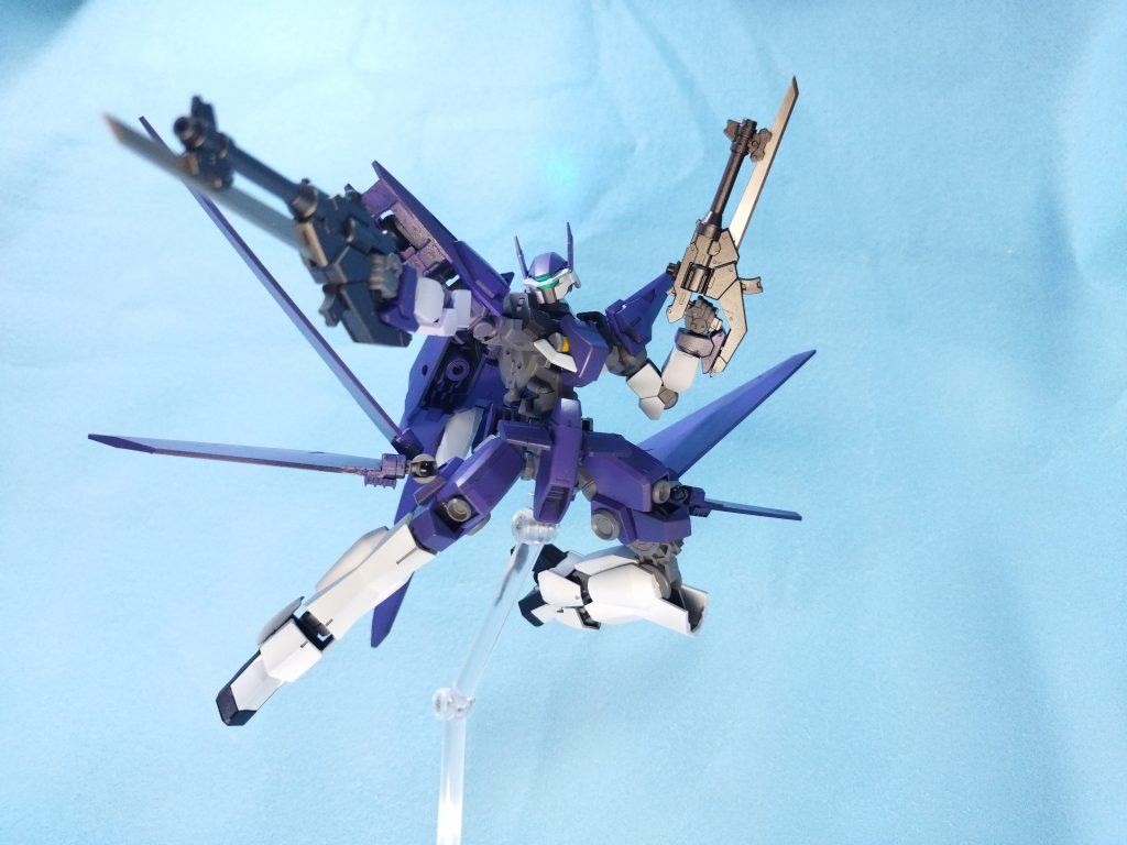 武装には軽量化の為に遠近一体の銃剣が採用された