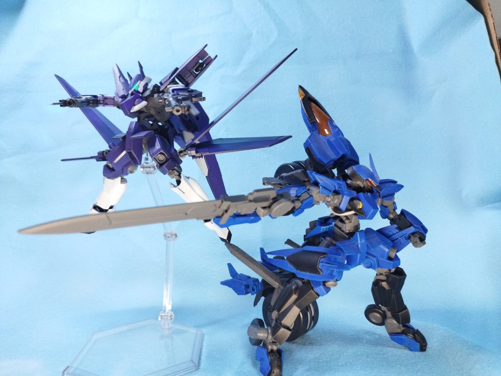 シュヴァルベの改造機ということでガルムグレイズとhttps://gumpla.jp/hg/935353