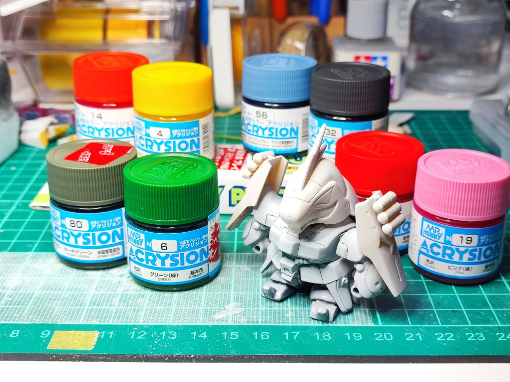 サフ後、塗料一覧清水さん塗装ですが、ラッカーでなくアクリジョンで塗装しています