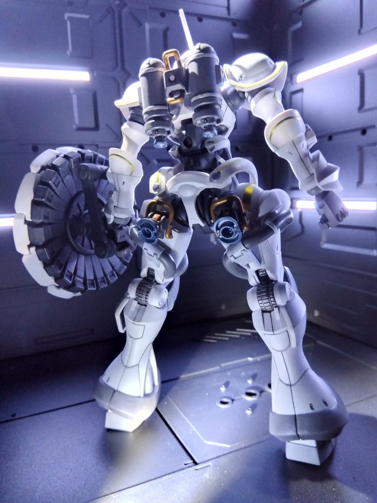 ギャン　エグザべ機　製作しました。モノアイをオールマイティモノアイに変更のみで素組。缶スプレーとシタデルカラーで全塗装です。やっぱりシールは苦手です。トップコートを半光沢にしましたがあまりツヤ感は出ませんでした。