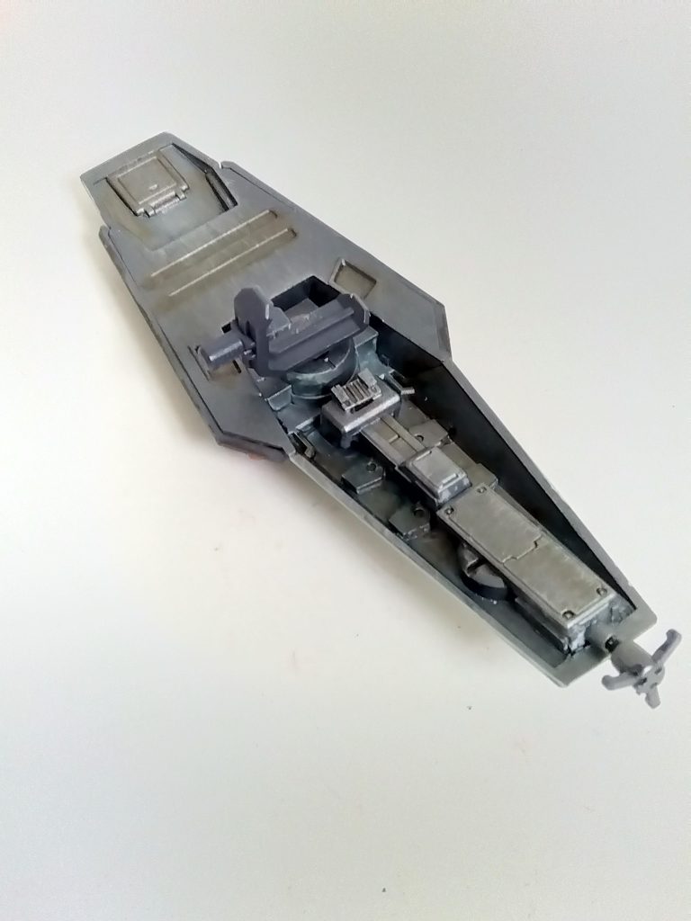 シールド裏側にはワイヤー射出装置を作りました。