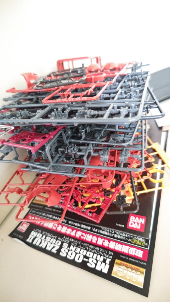 組み立て開始余り部品多そうです