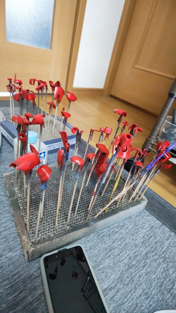 塗ったぽこの時点ては艶ありてかてか4時間くらい塗装にかかりました。