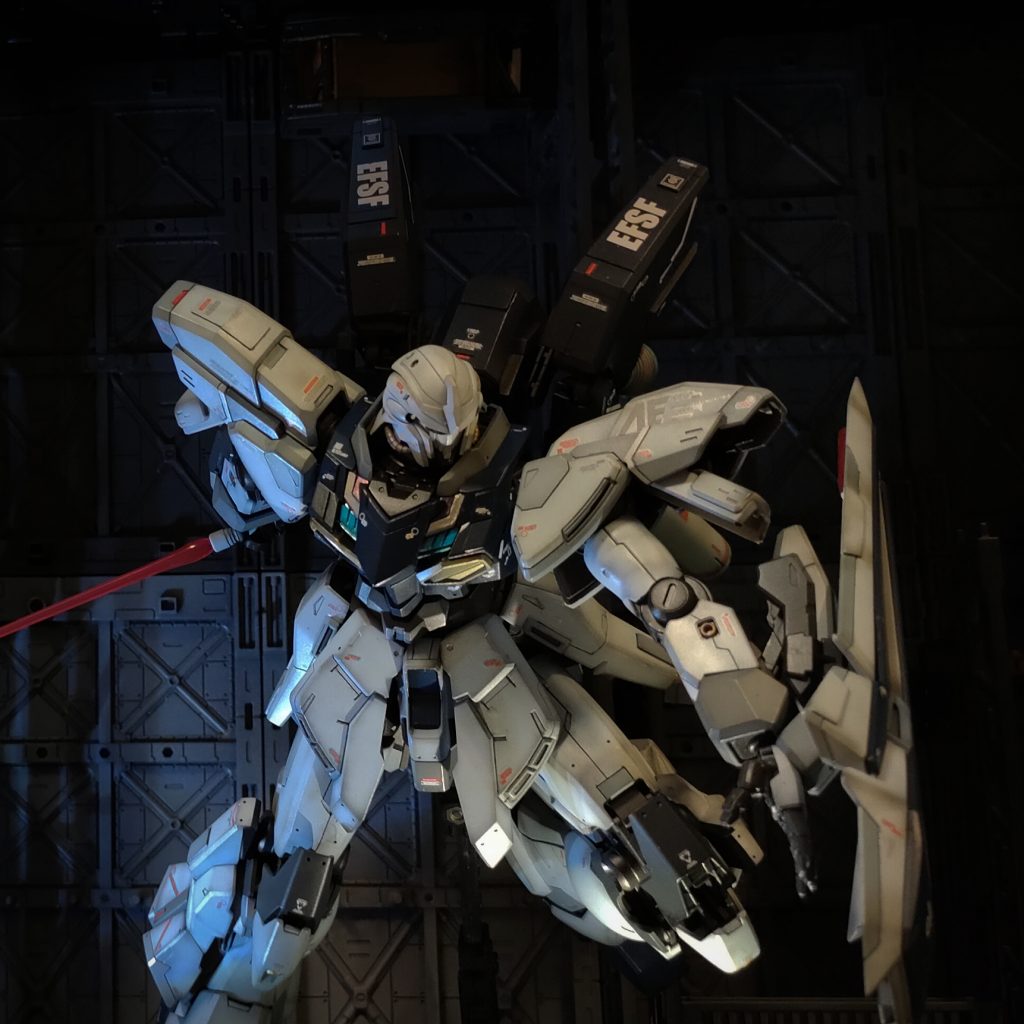 シールドの自重でアーマーがパッカン開いてしまってます汗それにしてもこの肩アーマー、シールドと干渉して思うようにポージングできないです。