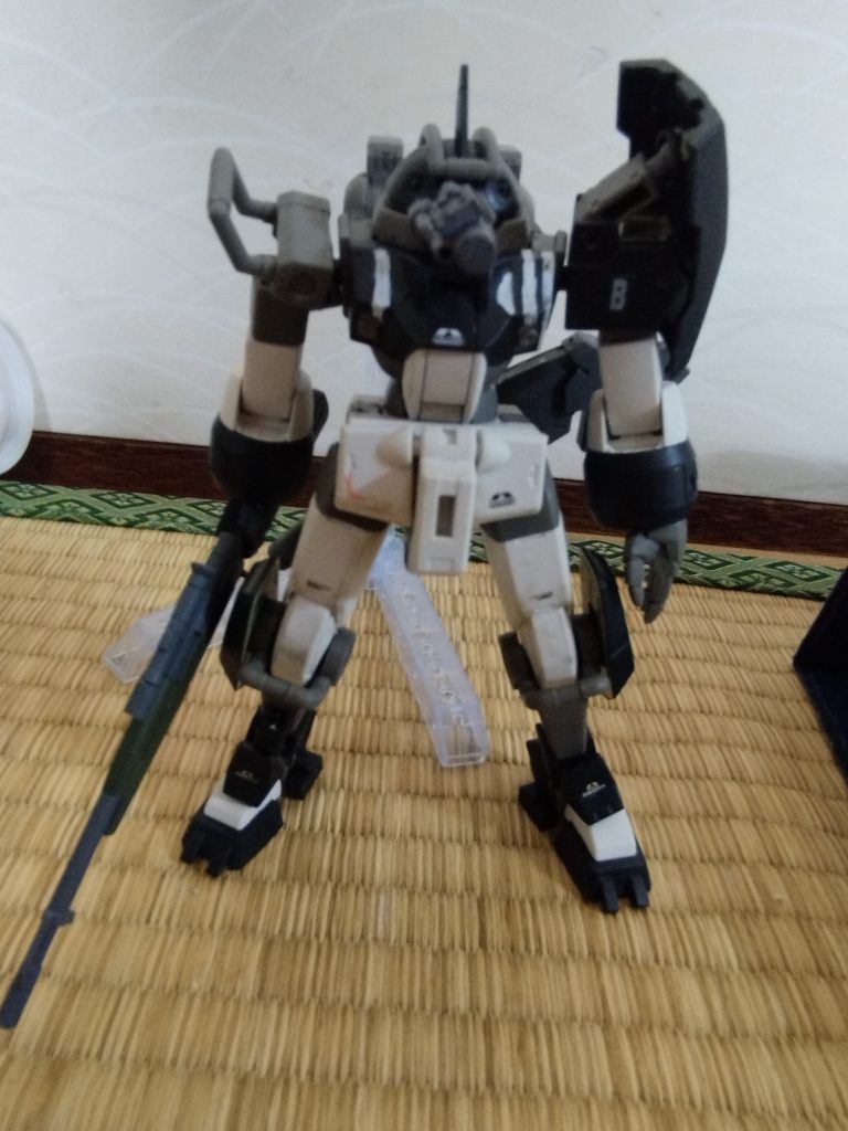 武器をやっぱりスナイパーライフル(実弾)のものに変えましたたまたま家にジャンク品だけどジムスナイパー(黒バーション)があったのでそこから武器だけ拝借