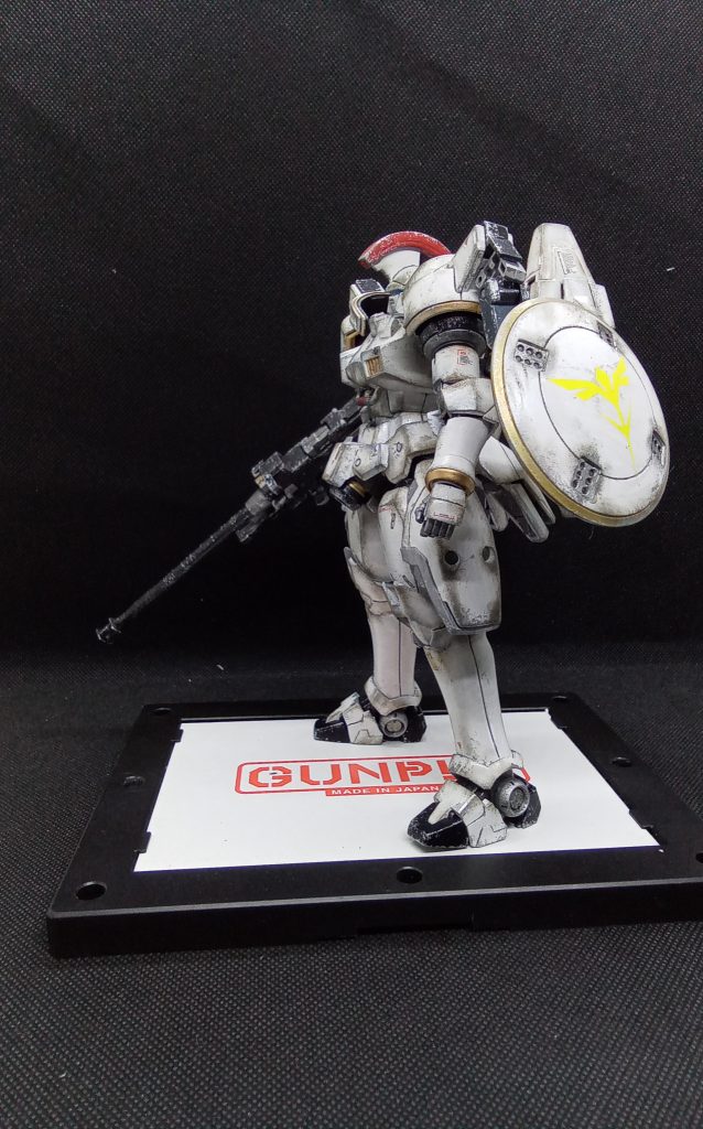 トールギスは好きなMSで探していましたが ショップでみたことが無し ジャンクコーナーでボロボロの物があったので「最悪・・ミキシングの部品取りに・・」と思い購入