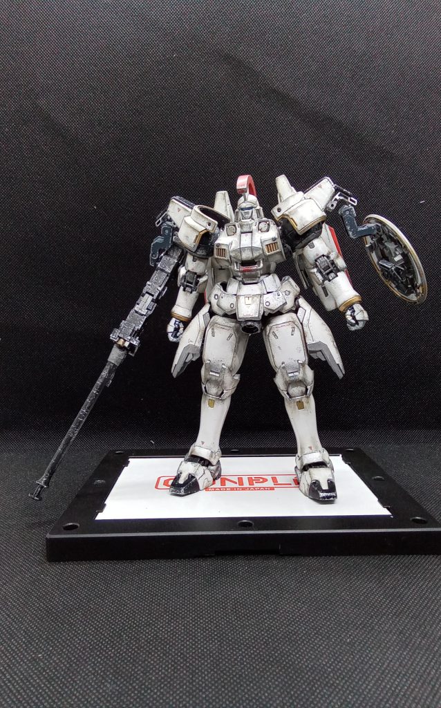 結構古いキットのようでしたがプロポーション抜群欠品は無いかと思いましたが・・たぶんビームサーベルが無い確か・・シールド裏にマウントされていたはず・・