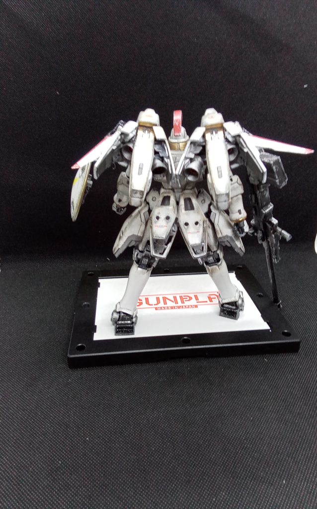 説明書がないので分解が怖かったブースターwモビルスーツは左右対称なので交互に分解出来るのが救い