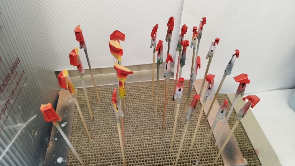 足りない赤と赤パーツを色合わせでぬったった