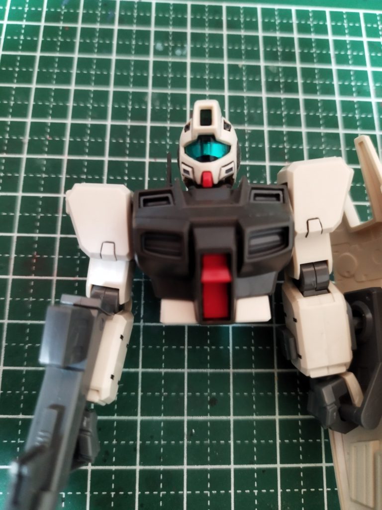 肩を２ミリほど上げてます