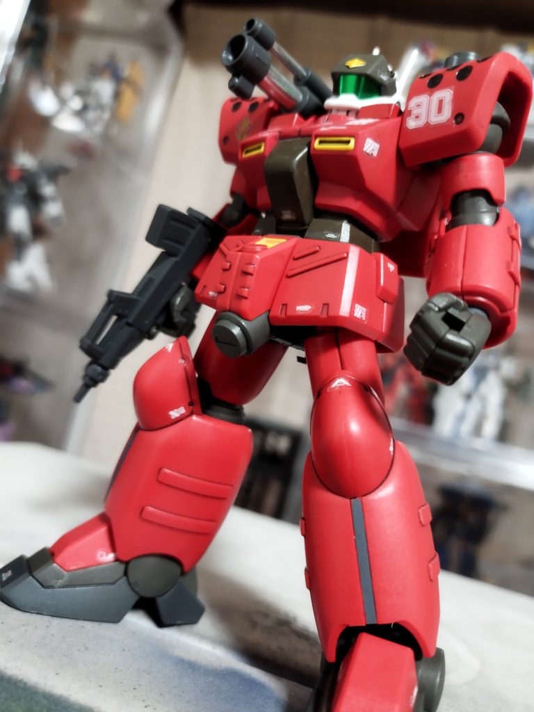 アオリで１枚。赤き鋼鉄の巨人！