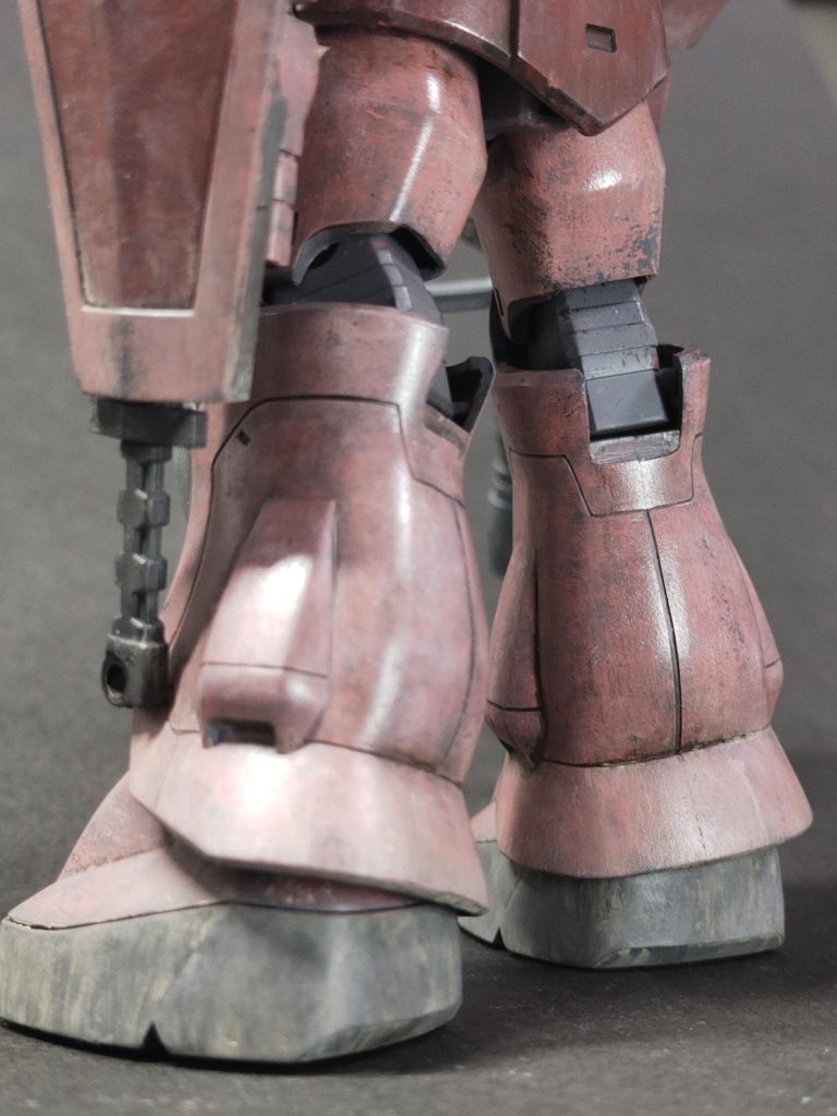 グフといえば砂漠なので、靴のあたりだけ汚しました。以上です。見ていただいた方、ありがとうございます。