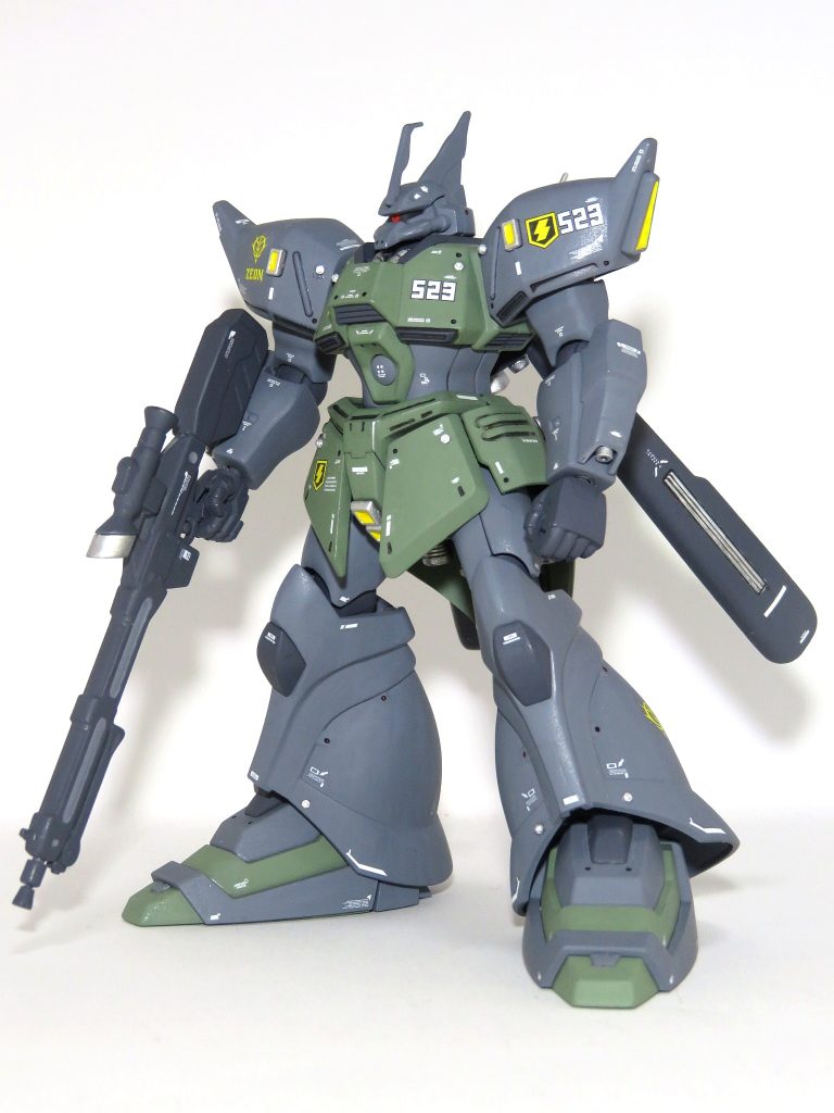 本体は、Mr.カラーディープグリーンとジオングレーを使用し、「水性プレミアムトップコート UVカットスムースクリアー」でつや消し仕上げです。