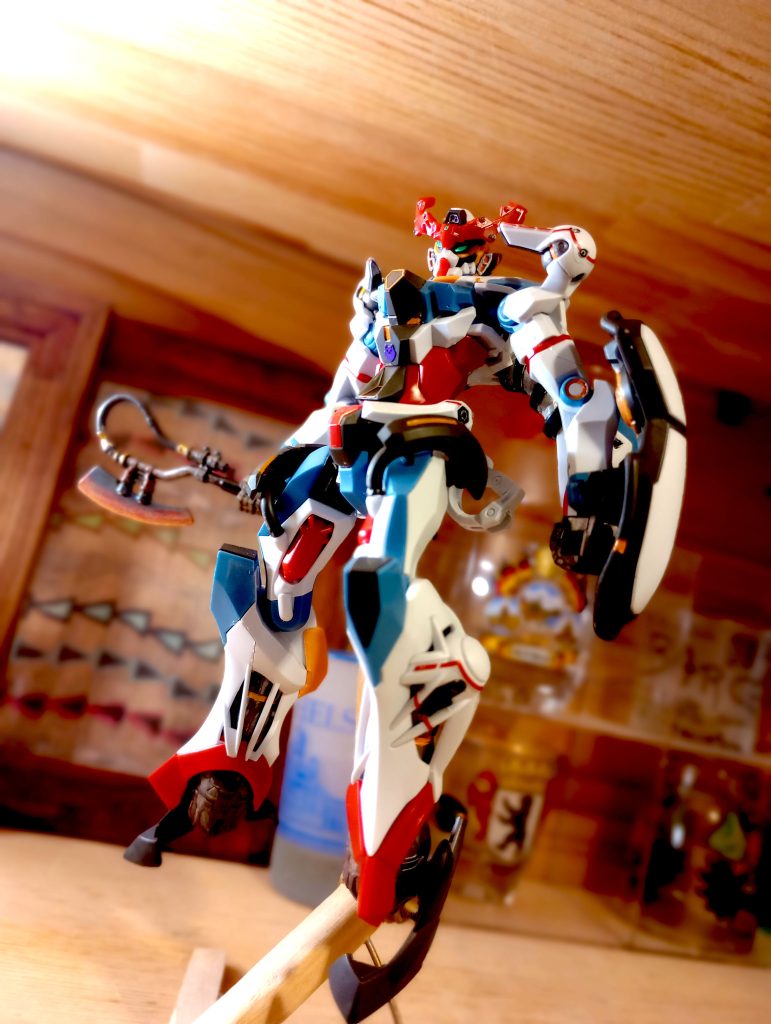 多色成型の金型どうなってんの?こんな複雑な構造成型できるんだ!?というか金型設計した人凄いな、色ごとに分解して整形可能な形状で組み立てできるように作ったんだろ?組み立てながらパズルかとおもったよ!