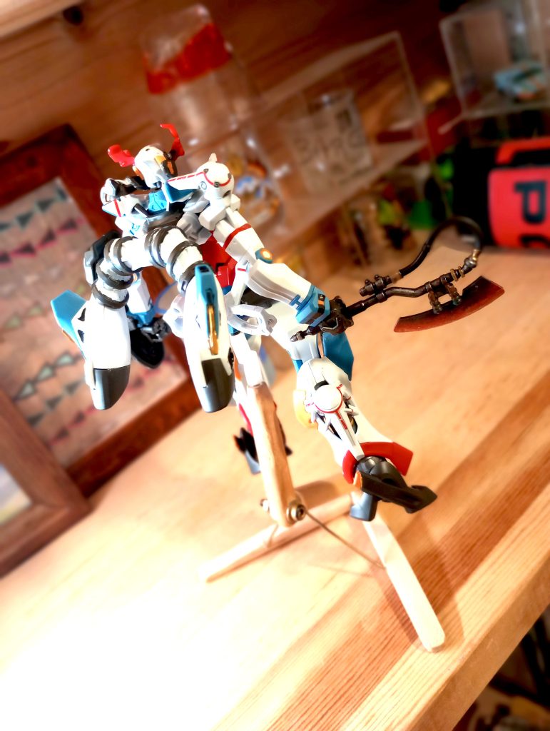 一応後ろの芋虫みたいなのには色塗りました。これ色分け成型簡単だとおもうけど、割り切りが凄かったのはコストダウンですかね? ほかにも筆塗で色分けしてるんですが細かすぎて気づかないかも?塗らなくても気にならないレベル