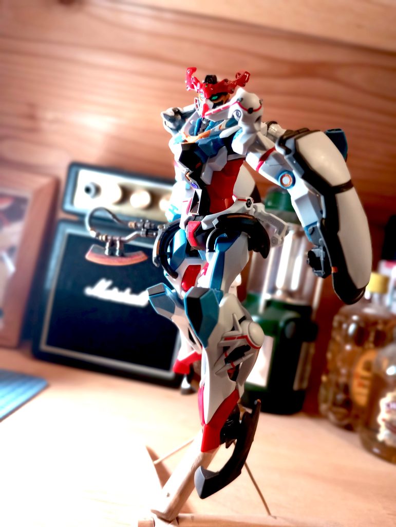 これ難しくねえか?誰でも作れるガンプラはどこ行った?組むのは7割くらいの人が出来るだろうけど、シールとか塗装入れたら、もしかして8割くらいの人は完成できないんじゃ?でも、クオリティが凄い、これで2000円は凄い安いと思う。