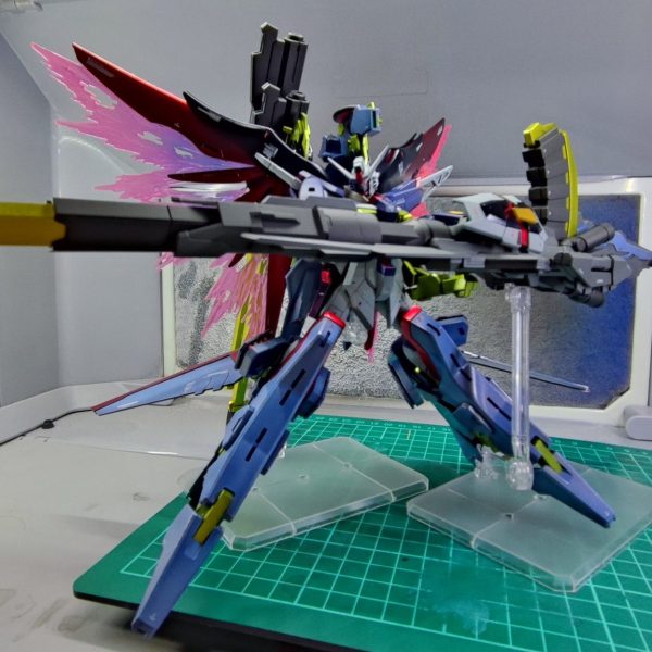 デスティニーガンダムSpec2＆ゼウスシルエット 塗装完成品 デスティニーガンダムSpec2＆ゼウスシルエット全塗装